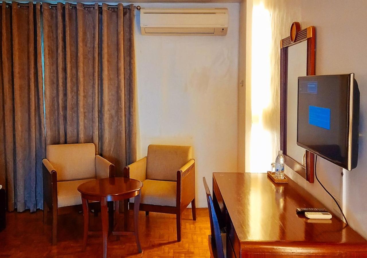 RedDoorz Plus near Mango Avenue Cebu Stadt Zimmer foto