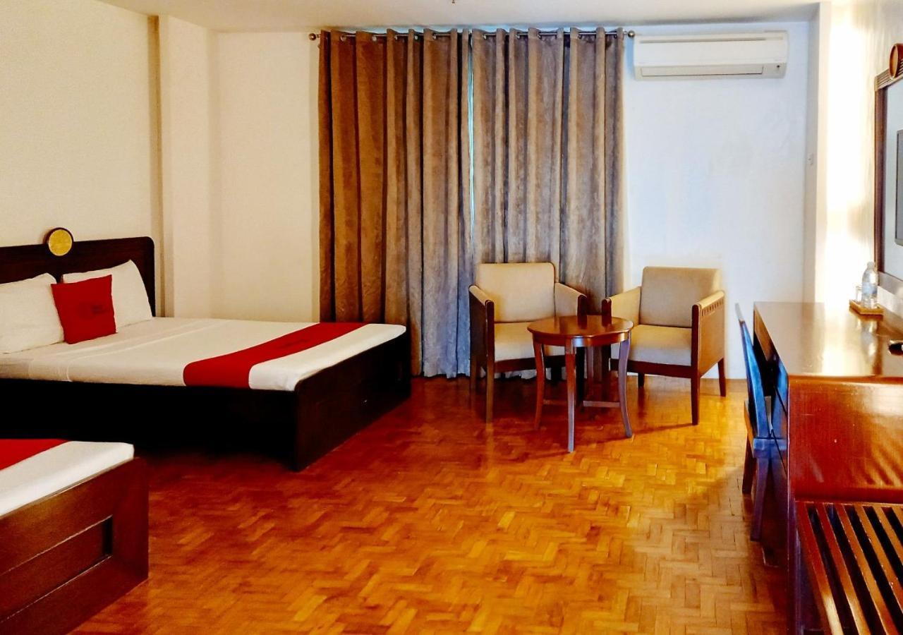 RedDoorz Plus near Mango Avenue Cebu Stadt Zimmer foto
