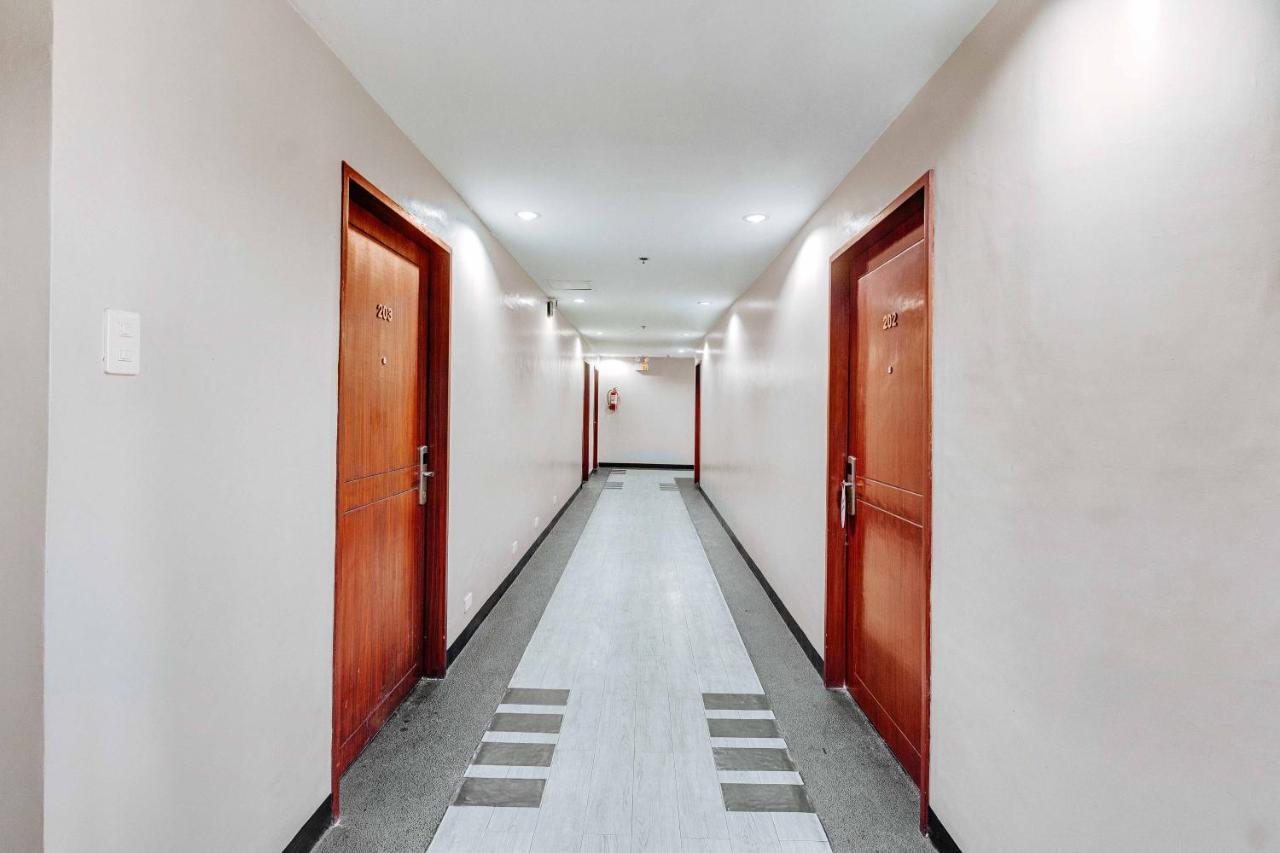 RedDoorz Plus near Mango Avenue Cebu Stadt Exterior foto